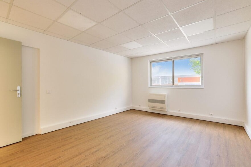 14-16 Rue Du Compas, SAINT-OUEN-L'AUMONE à louer - Photo de l’immeuble – Image 3 sur 9