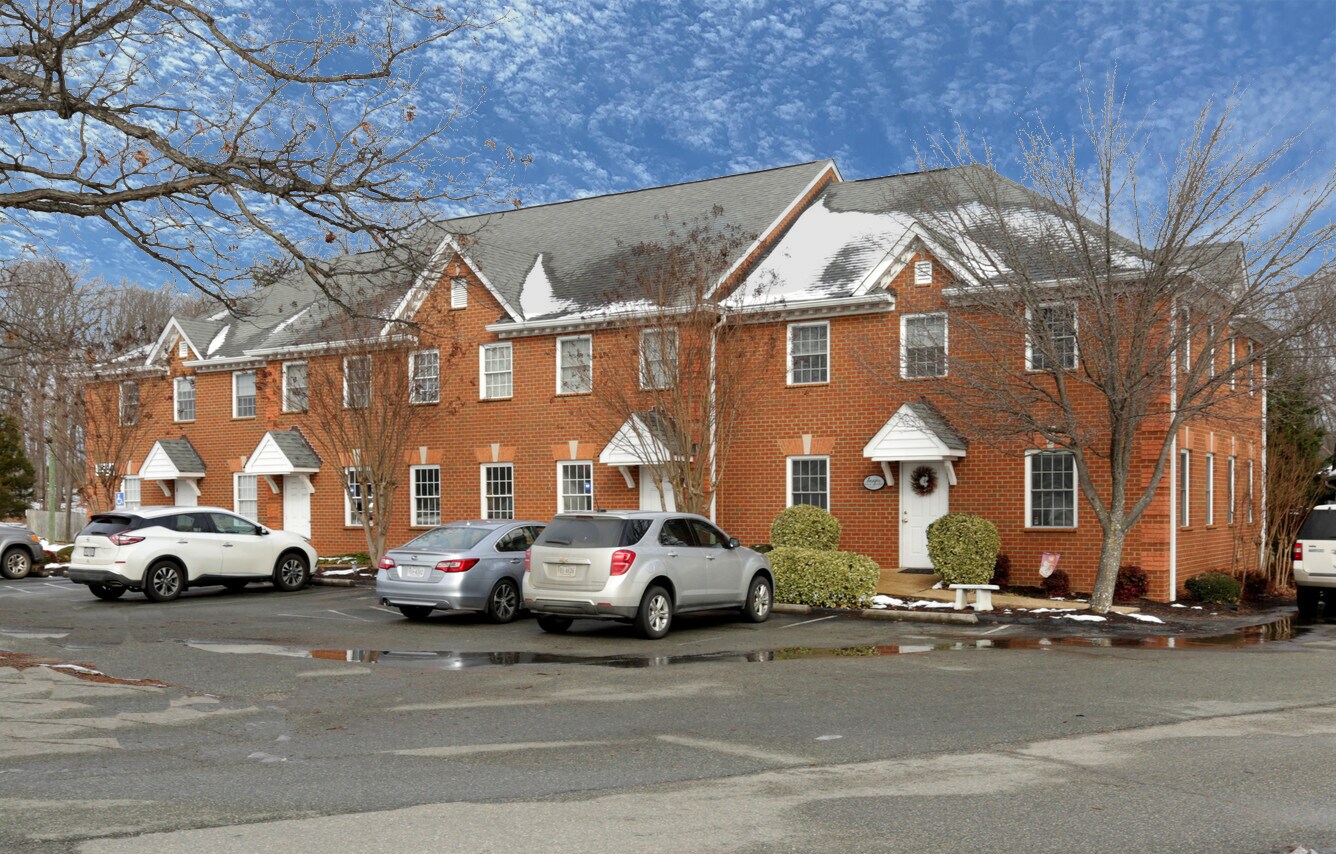 2560 Anderson Hwy, Powhatan, VA à louer Photo de l’immeuble– Image 1 sur 11