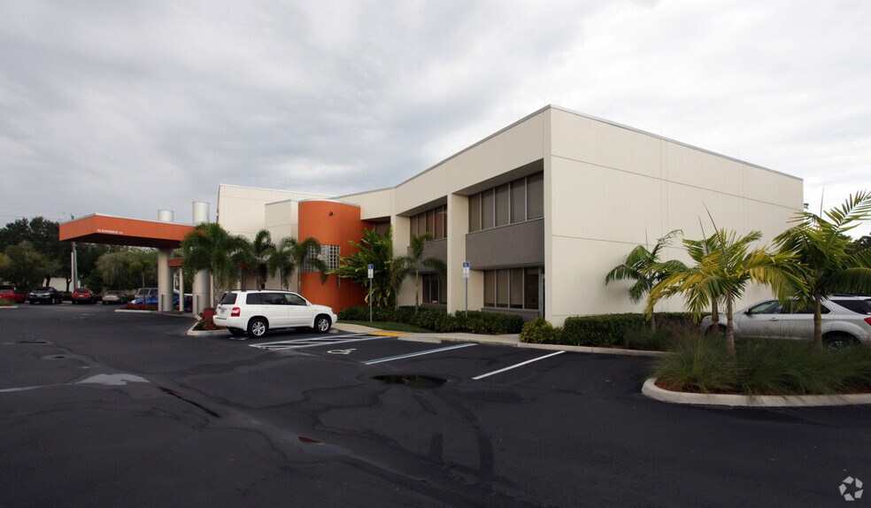 4571 Colonial Blvd, Fort Myers, FL à louer - Photo principale – Image 1 sur 7