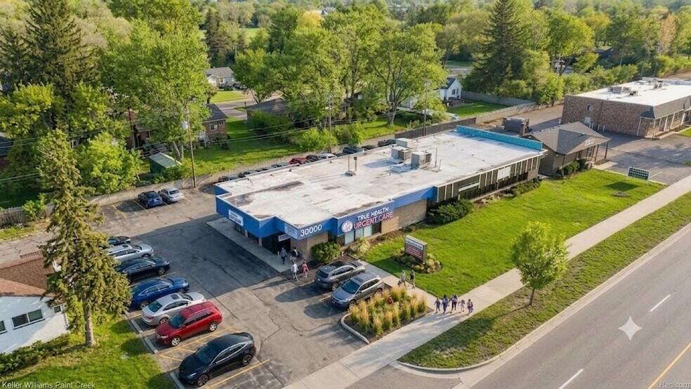 30000 Orchard Lake Rd, Farmington, MI à louer - Photo de l’immeuble – Image 2 sur 38
