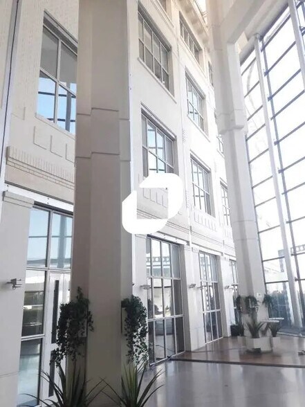 Bureau dans Ivry-sur-Seine à louer - Photo de l’immeuble – Image 2 sur 8