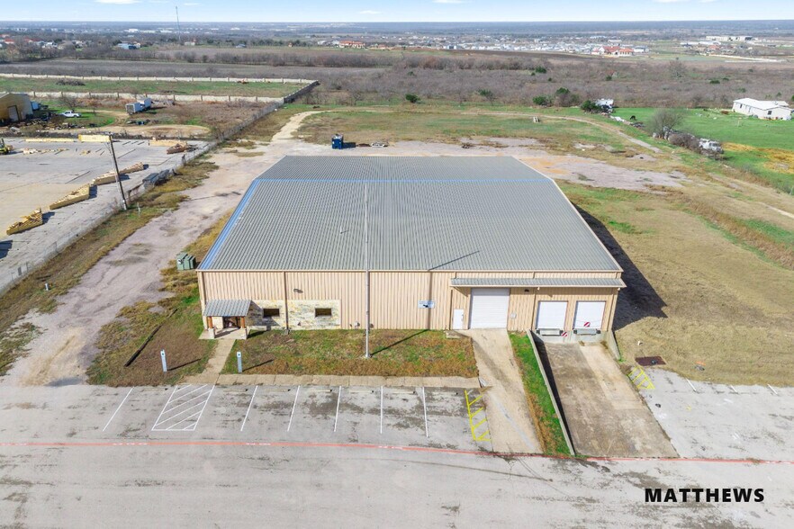 75 County Road 372, Jarrell, TX à louer - Photo de l’immeuble – Image 2 sur 3