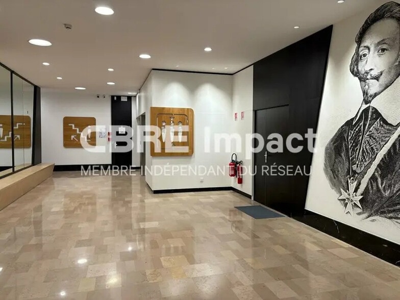 Bureau dans Dijon à louer - Hall d’entrée – Image 1 sur 4