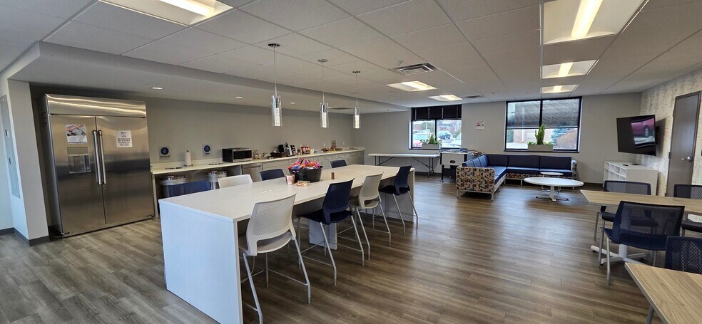 920 N Fairview Ave, Lansing, MI à louer - Photo de l’immeuble – Image 2 sur 7