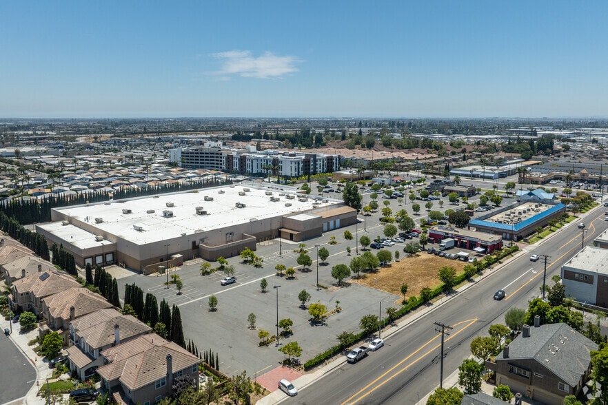 12600 Beach Blvd, Stanton, CA à louer - Aérien – Image 3 sur 4