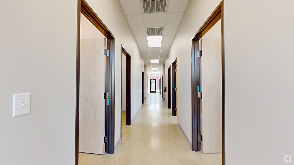 7001 W. I-10, San Antonio, TX à louer - Numérisation 3D Matterport – Image 3 sur 29