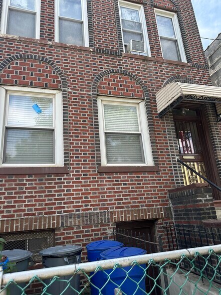 96 Cypress Ct, Brooklyn, NY à vendre - Photo de l’immeuble – Image 2 sur 12
