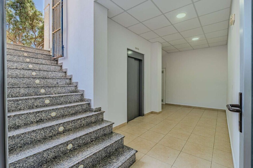 Local commercial dans Torrevieja à vendre - Hall d’entrée – Image 2 sur 10