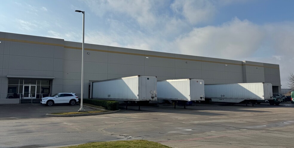 701 Eight Twenty Blvd, Fort Worth, TX à louer - Photo de l’immeuble – Image 2 sur 5