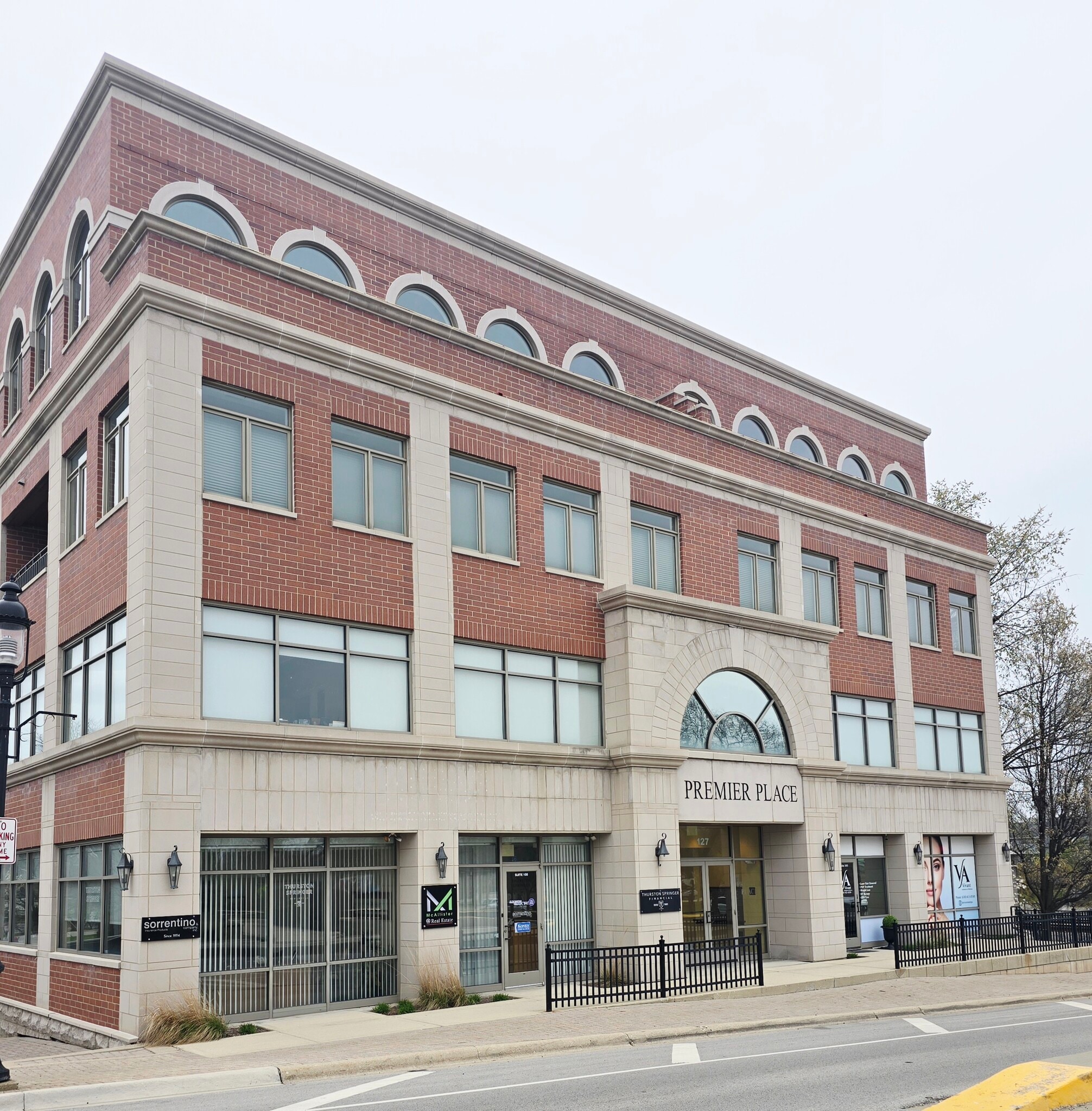 127 N Walnut St, Itasca, IL à louer Photo de l’immeuble– Image 1 sur 7