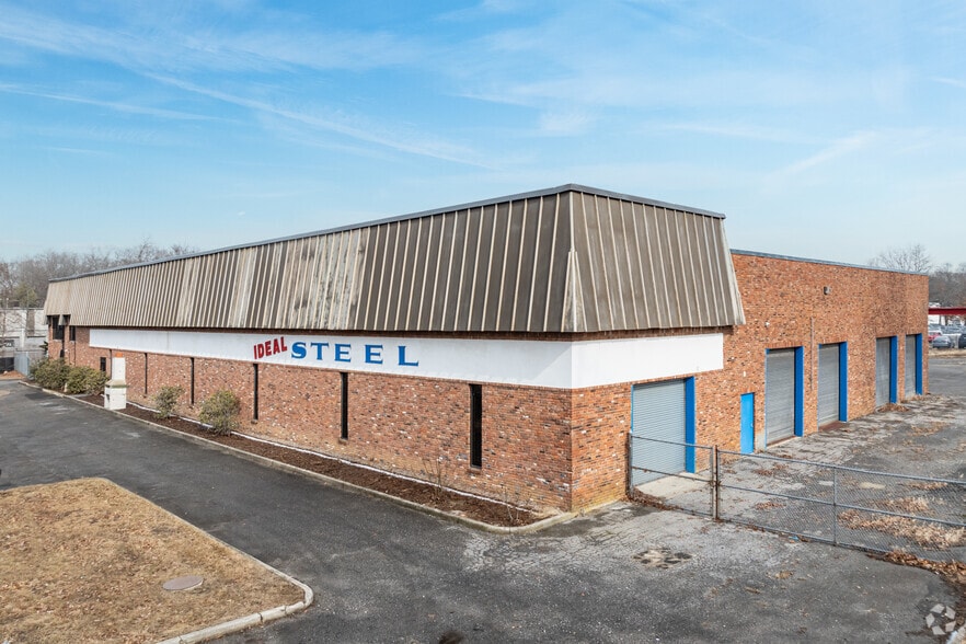 87 Arlington Ave, Saint James, NY à louer - Photo principale – Image 1 sur 7