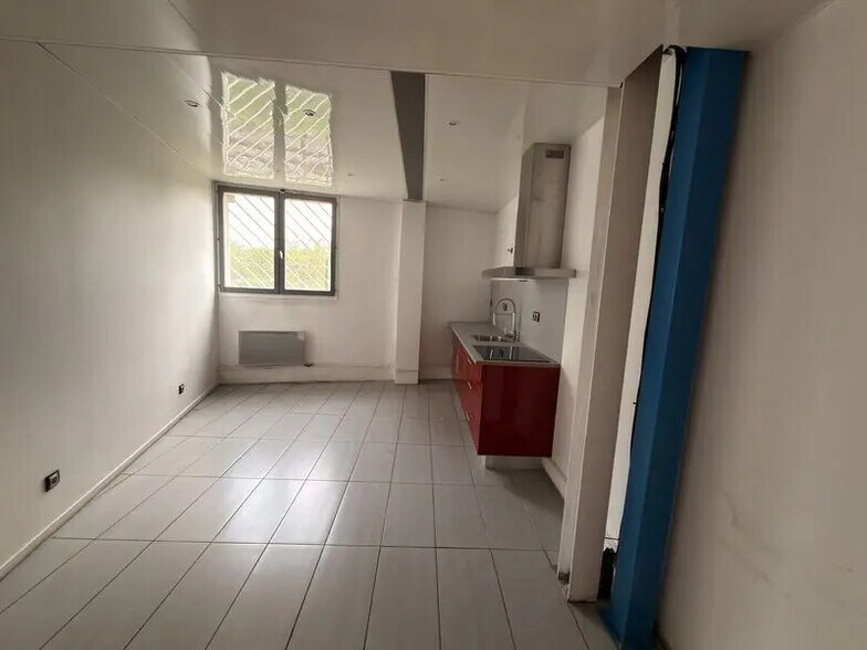 Bureau dans Décines-Charpieu à louer - Photo de l’immeuble – Image 3 sur 14