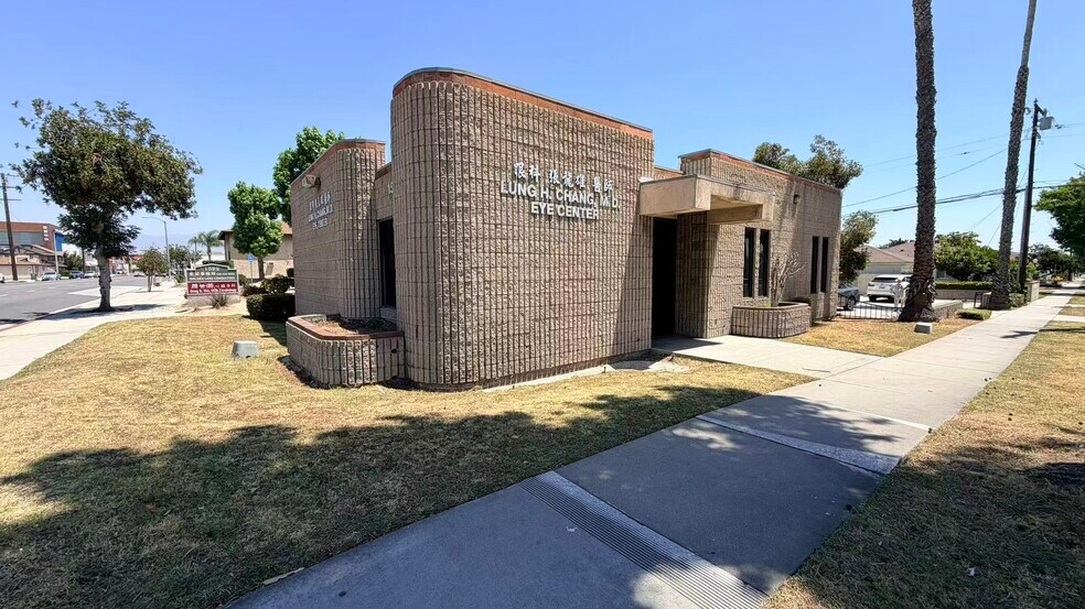 1528 S Garfield Ave, Alhambra, CA à louer - Photo de l’immeuble – Image 2 sur 17