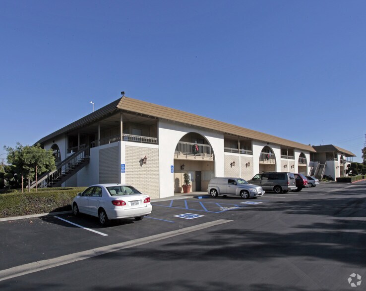 12881 Knott St, Garden Grove, CA à louer - Photo de l’immeuble – Image 2 sur 5
