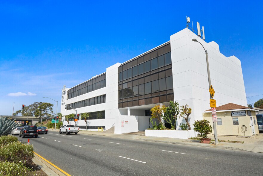 5155 W Rosecrans Ave, Hawthorne, CA à vendre - Photo de l’immeuble – Image 3 sur 56