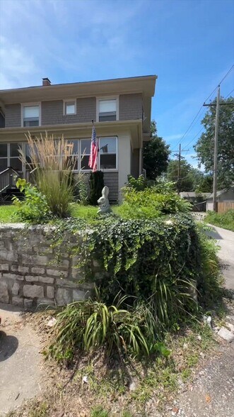 4218 Greenwood Pl, Kansas City, MO à vendre - Vidéo sur l’annonce professionnelle – Image 2 sur 29