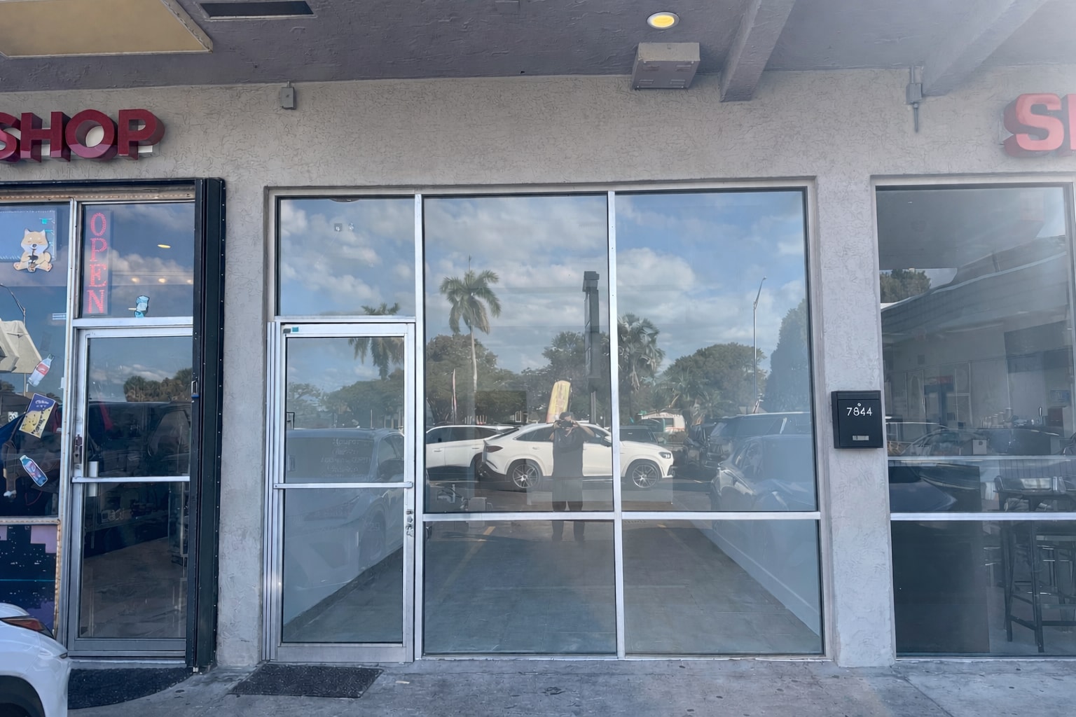 7832-7858 Coral Way, Miami, FL à louer Photo intérieure– Image 1 sur 2