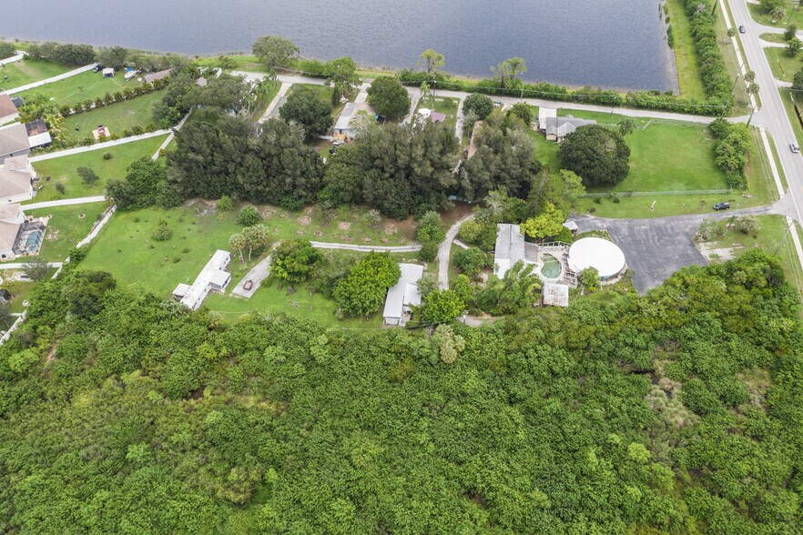 1603 W Shell Point Rd, Ruskin, FL à vendre - Photo de l’immeuble – Image 2 sur 11