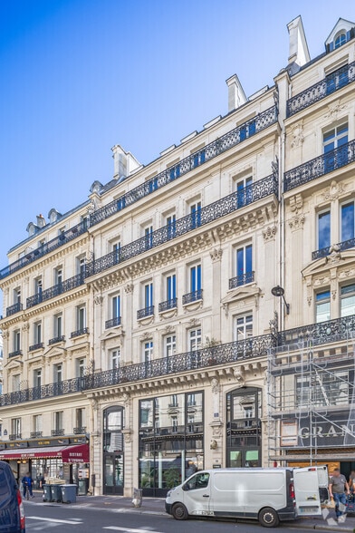 25 Rue Du Quatre Septembre, Paris à louer - Photo de l’immeuble – Image 2 sur 3
