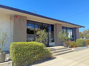 590 E Gutierrez St, Santa Barbara, CA à louer Photo intérieure– Image 2 sur 10