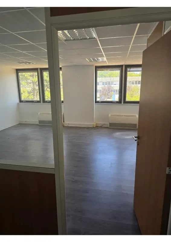 Plus de détails pour Bureau à vendre