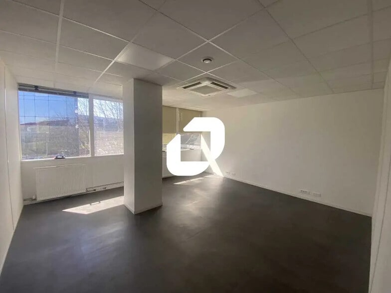 Bureau dans Cergy à vendre - Photo de l’immeuble – Image 1 sur 6