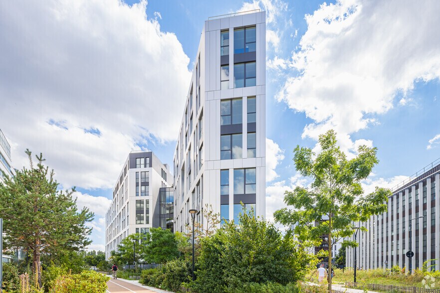 Local commercial dans Saint-Denis à louer - Photo de l’immeuble – Image 3 sur 4