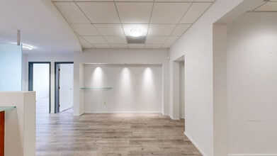 8700 W Flagler St, Miami, FL à louer Numérisation 3D Matterport– Image 1 sur 9
