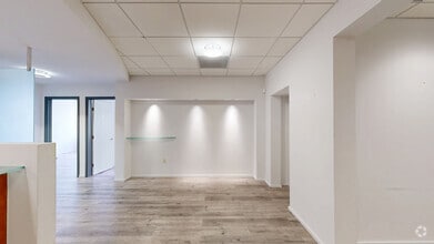 8700 W Flagler St, Miami, FL à louer Numérisation 3D Matterport– Image 1 sur 9