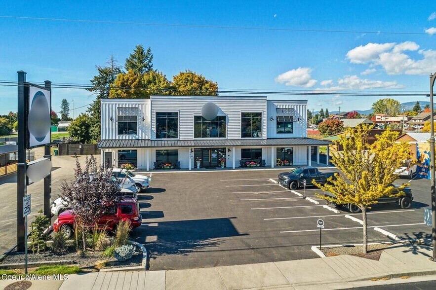 9493 N Government Way, Hayden, ID à vendre - Photo de l’immeuble – Image 2 sur 26