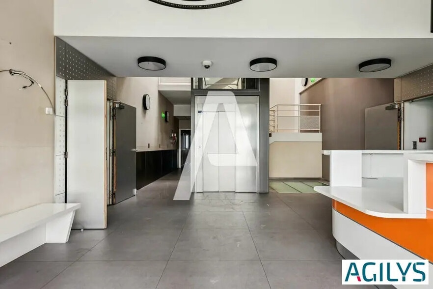Local d’activités dans Rungis à louer - Hall d’entrée – Image 2 sur 5