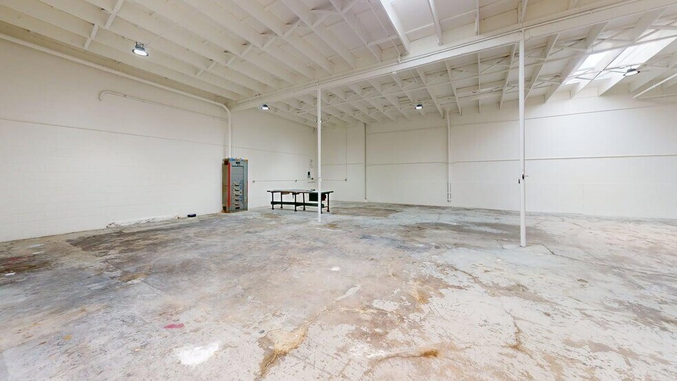 2828 E 14th St, Long Beach, CA à louer - Photo de l’immeuble – Image 3 sur 15