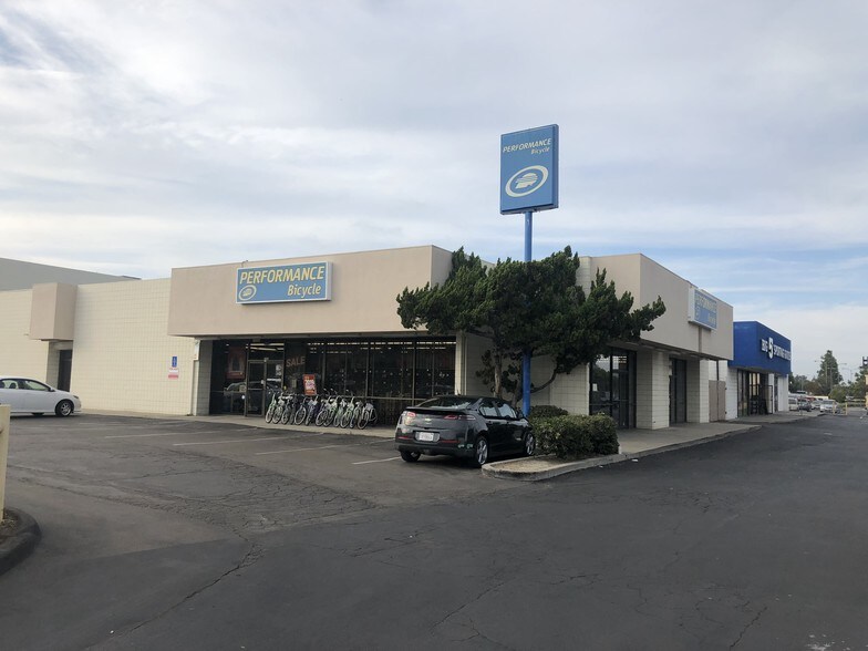 7730 Ronson Rd, San Diego, CA à louer - Photo de l’immeuble – Image 3 sur 5