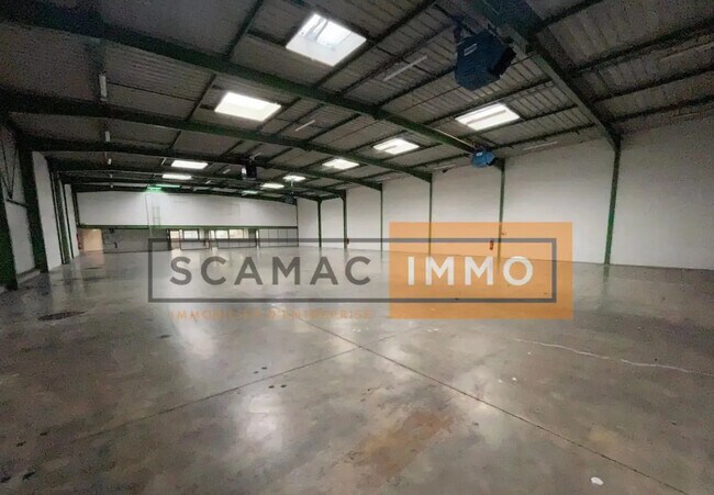 Plus de détails pour Local d'activités à louer