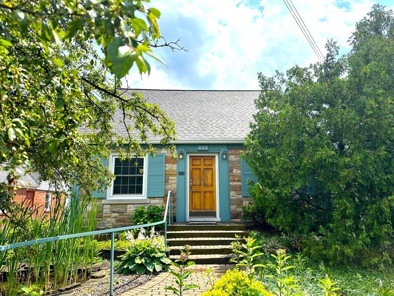 415 W Grand River Ave, East Lansing, MI à vendre - Photo de l’immeuble – Image 3 sur 37