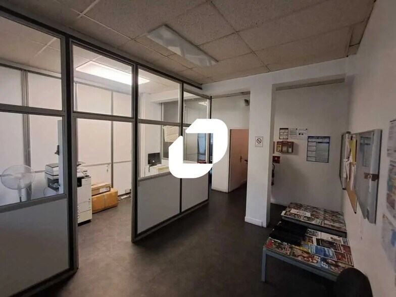 Bureau dans Rueil-Malmaison à louer - Photo de l’immeuble – Image 3 sur 24
