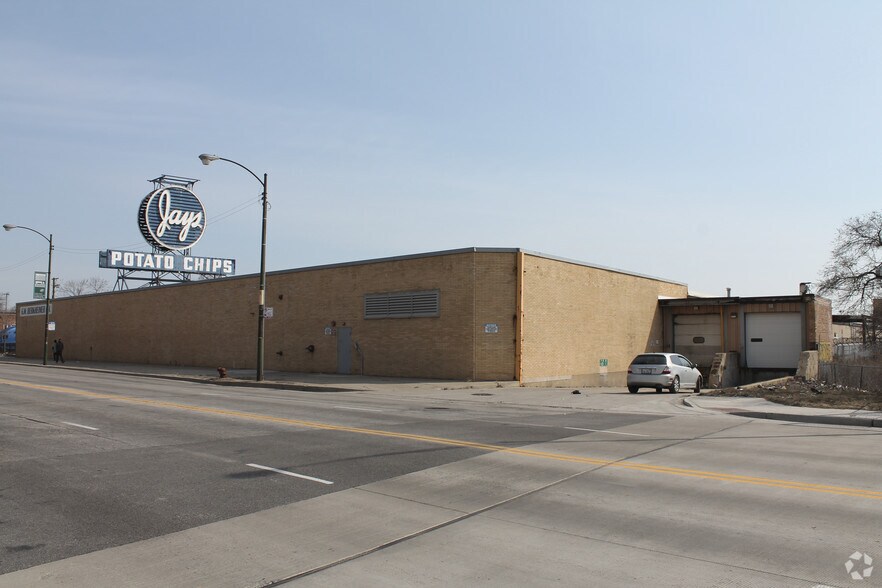 825 E 99th St, Chicago, IL à louer - Photo de l’immeuble – Image 3 sur 8
