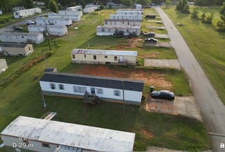 Plus de détails pour 1075 Broad st, Clinton, SC - Logement à vendre
