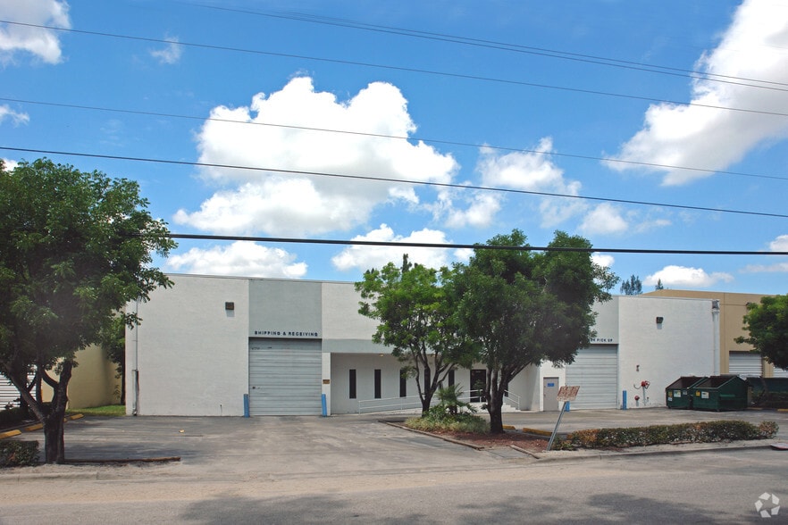 2281 NW 95th Ave, Doral, FL à louer - Photo de l’immeuble – Image 3 sur 11