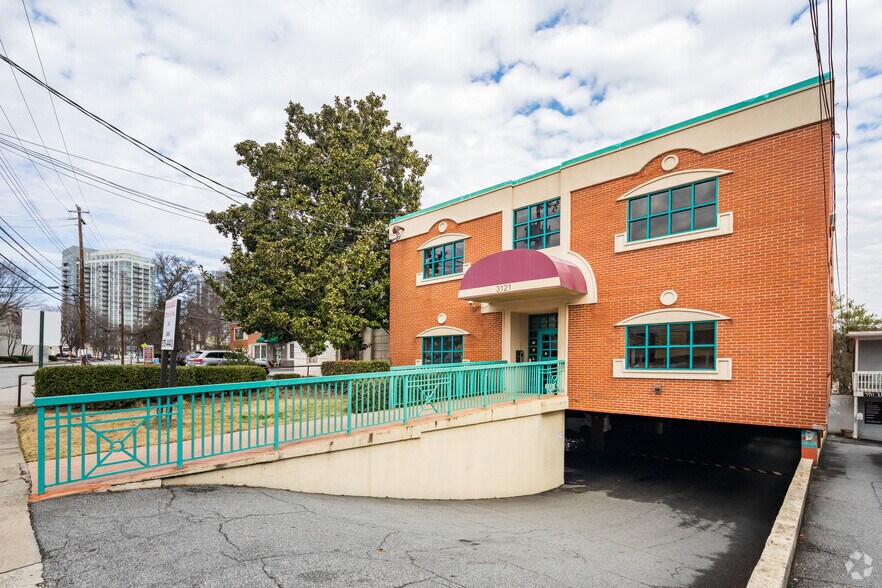 3121 Maple Dr NE, Atlanta, GA à vendre - Photo principale – Image 1 sur 5
