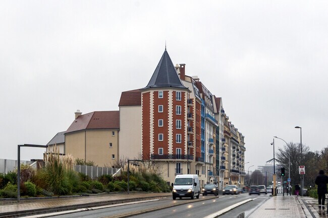 Plus de détails pour 81 Avenue Descartes, Le Blanc-Mesnil - Médical, Local commercial à louer