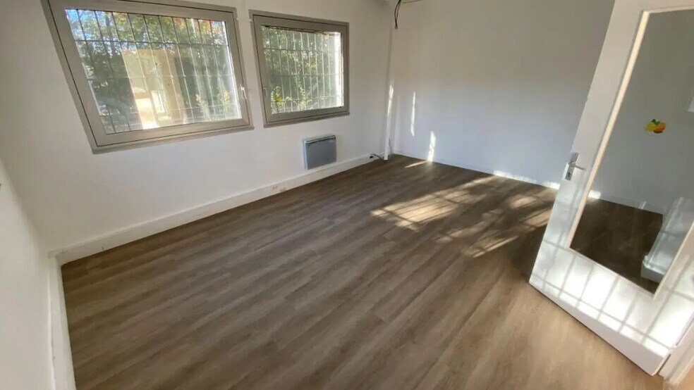 Bureau dans Valenton à louer - Photo de l’immeuble – Image 3 sur 9