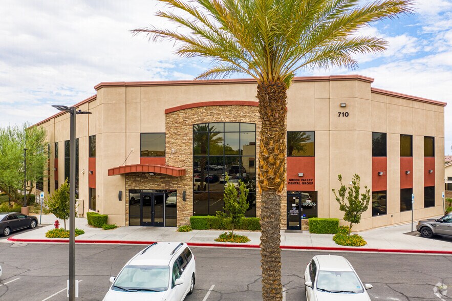 710 Coronado Center Dr, Henderson, NV à louer - Photo de l’immeuble – Image 1 sur 6