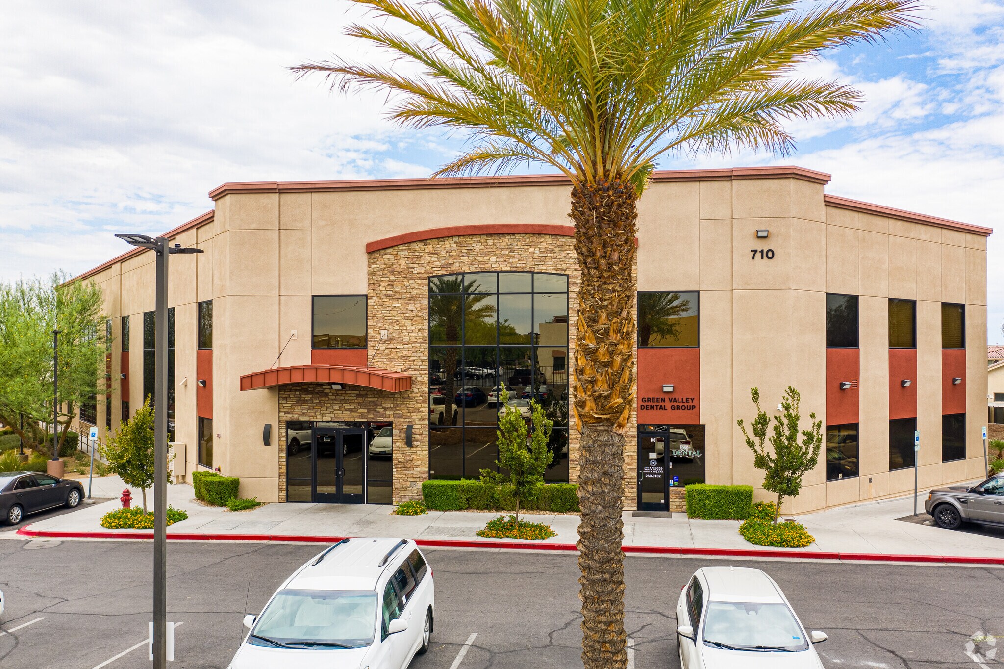 710 Coronado Center Dr, Henderson, NV à louer Photo de l’immeuble– Image 1 sur 7