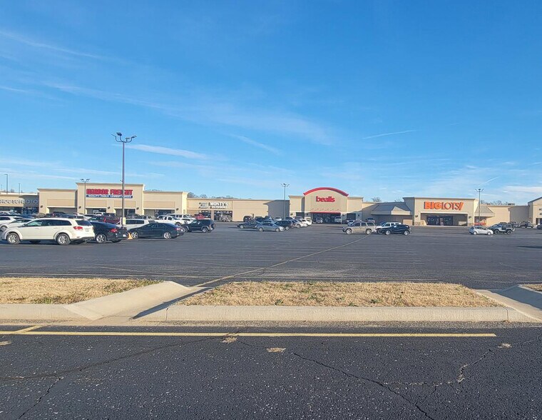 1301-1425 Southern Hills Ctr, West Plains, MO à louer - Photo principale – Image 1 sur 3