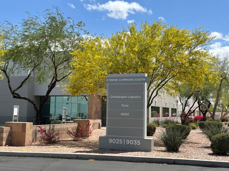 9025 S Kyrene Rd, Tempe, AZ à louer - Photo de l’immeuble – Image 3 sur 6