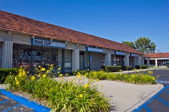 12781 Western Ave, Garden Grove, CA à louer Photo de l’immeuble– Image 2 sur 3