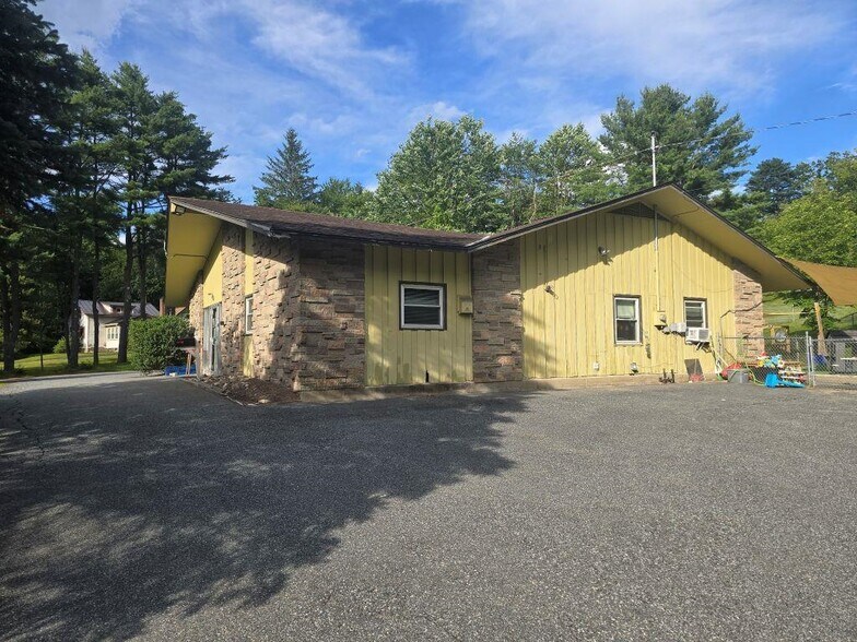 90 Charlestown Rd, Claremont, NH à vendre - Photo de l’immeuble – Image 2 sur 3