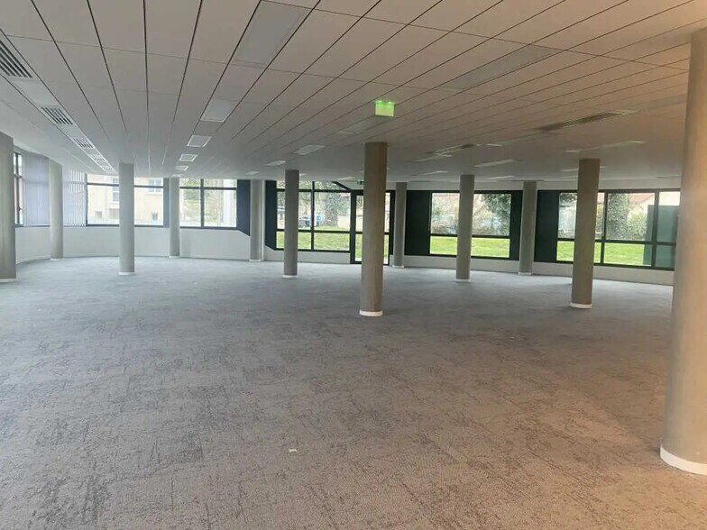 Bureau dans Champagne-au-Mont-d'Or à louer - Photo de l’immeuble – Image 3 sur 12