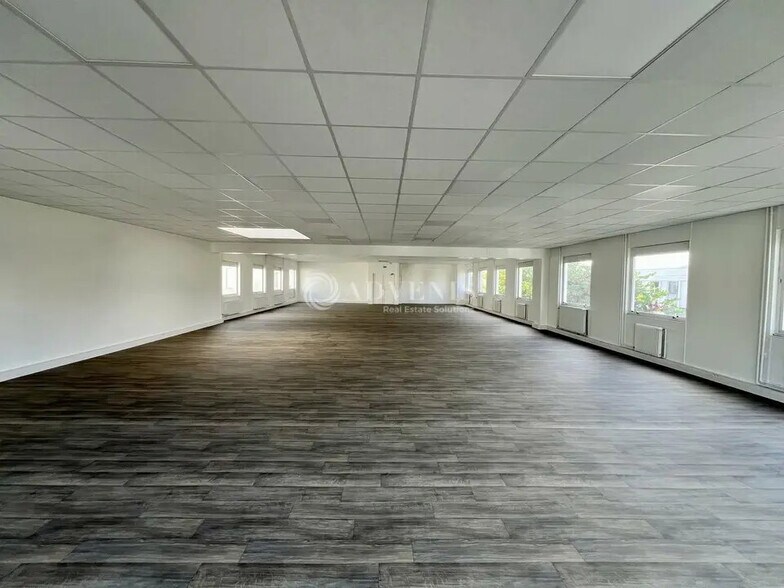 Bureau dans Osny à vendre - Photo intérieure – Image 2 sur 7